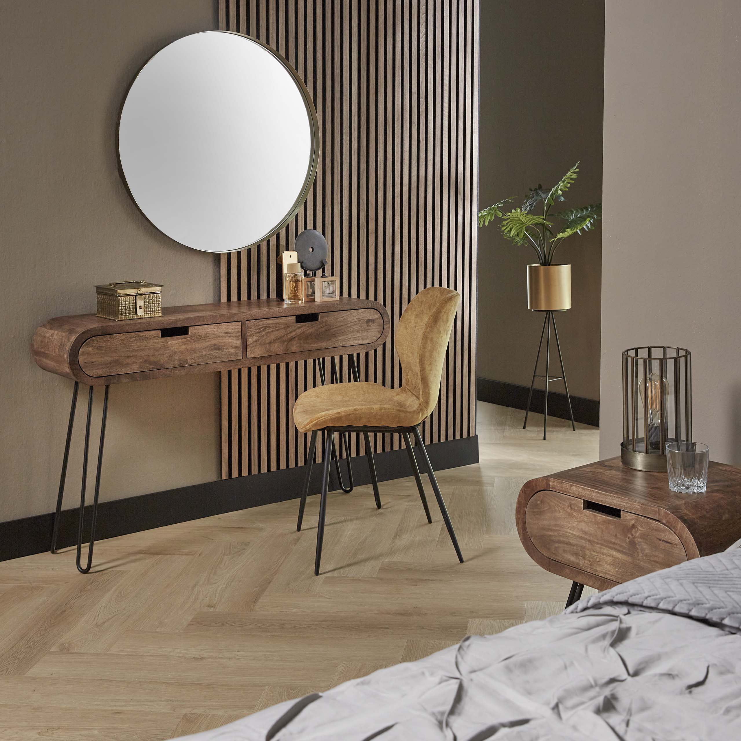 Savira zacht zand massief mangohout sidetable met 2 lades