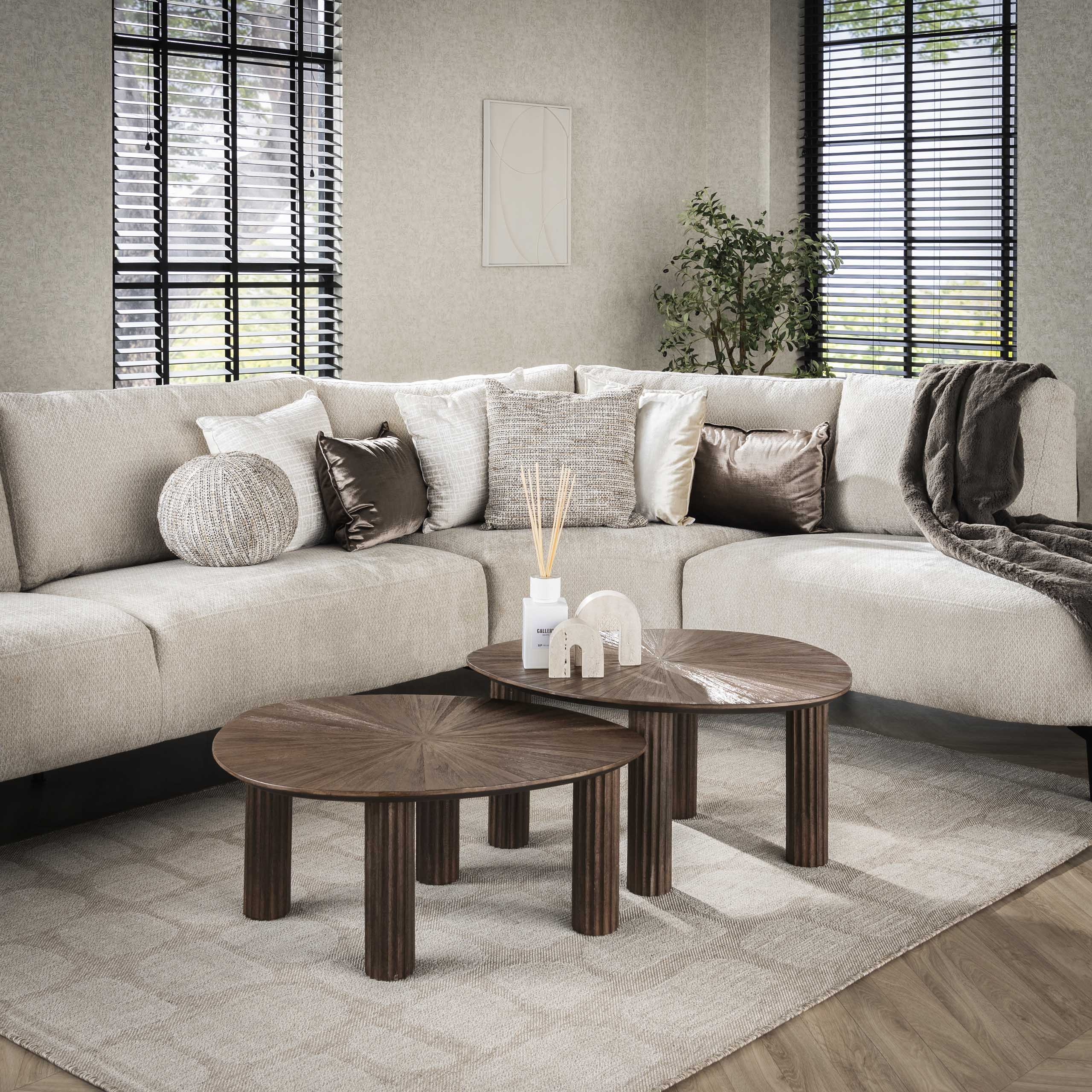 Mayora espresso massief teakhout driehoekige salontafel - set van 2