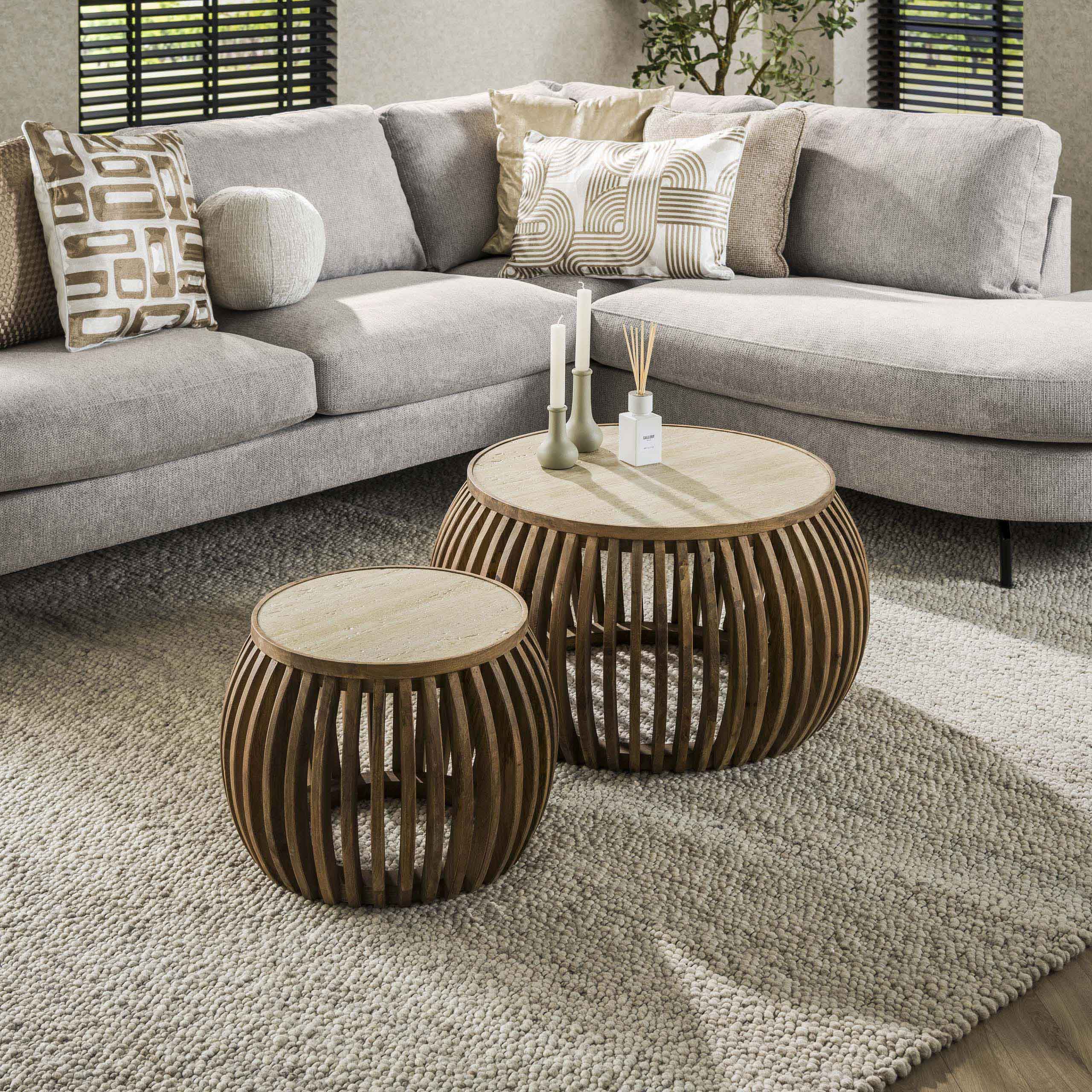 Nuvera zandkleurige massief mango gebogen salontafel - set van 2