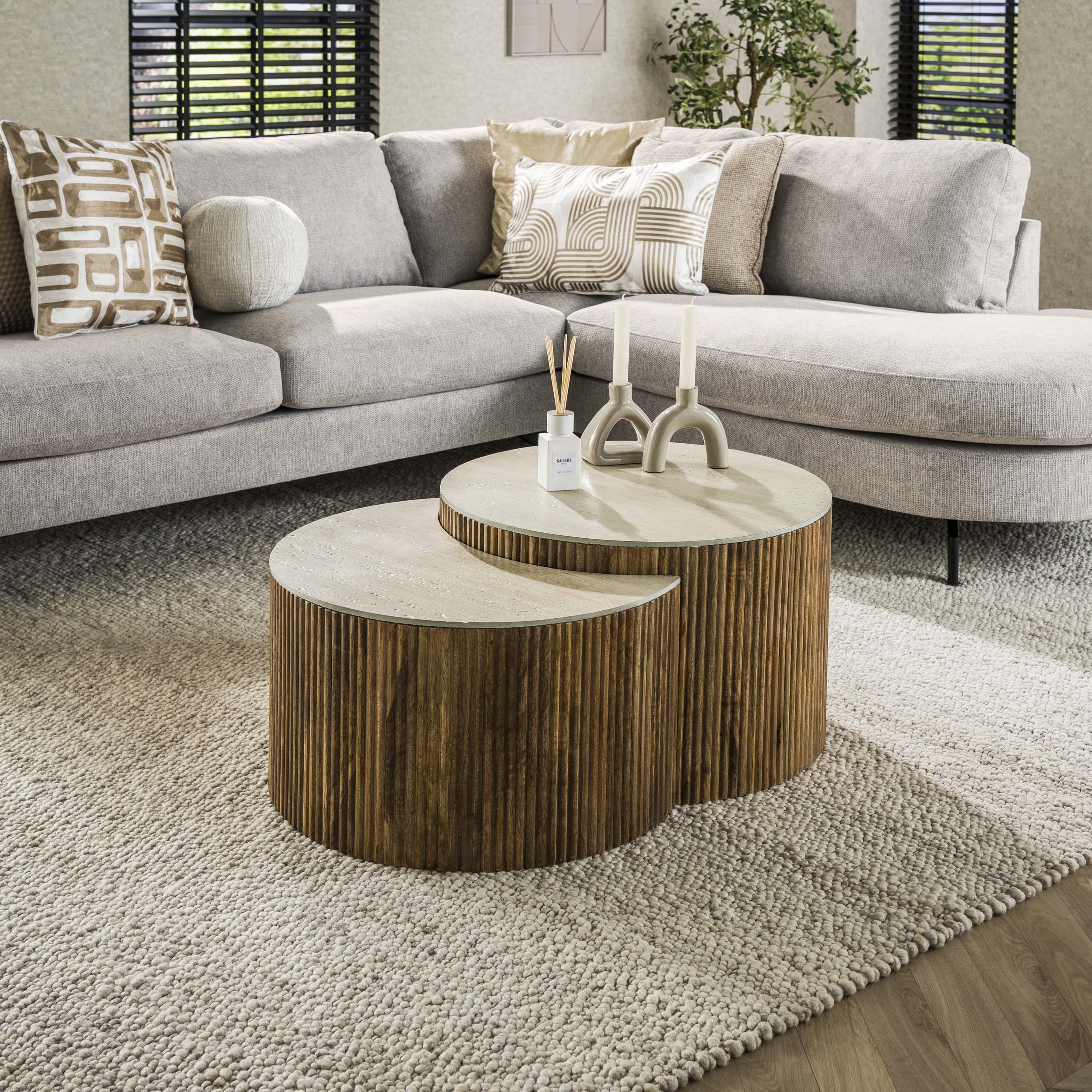 Nuvera zandkleurige massief mango halfronde salontafel - set van 2