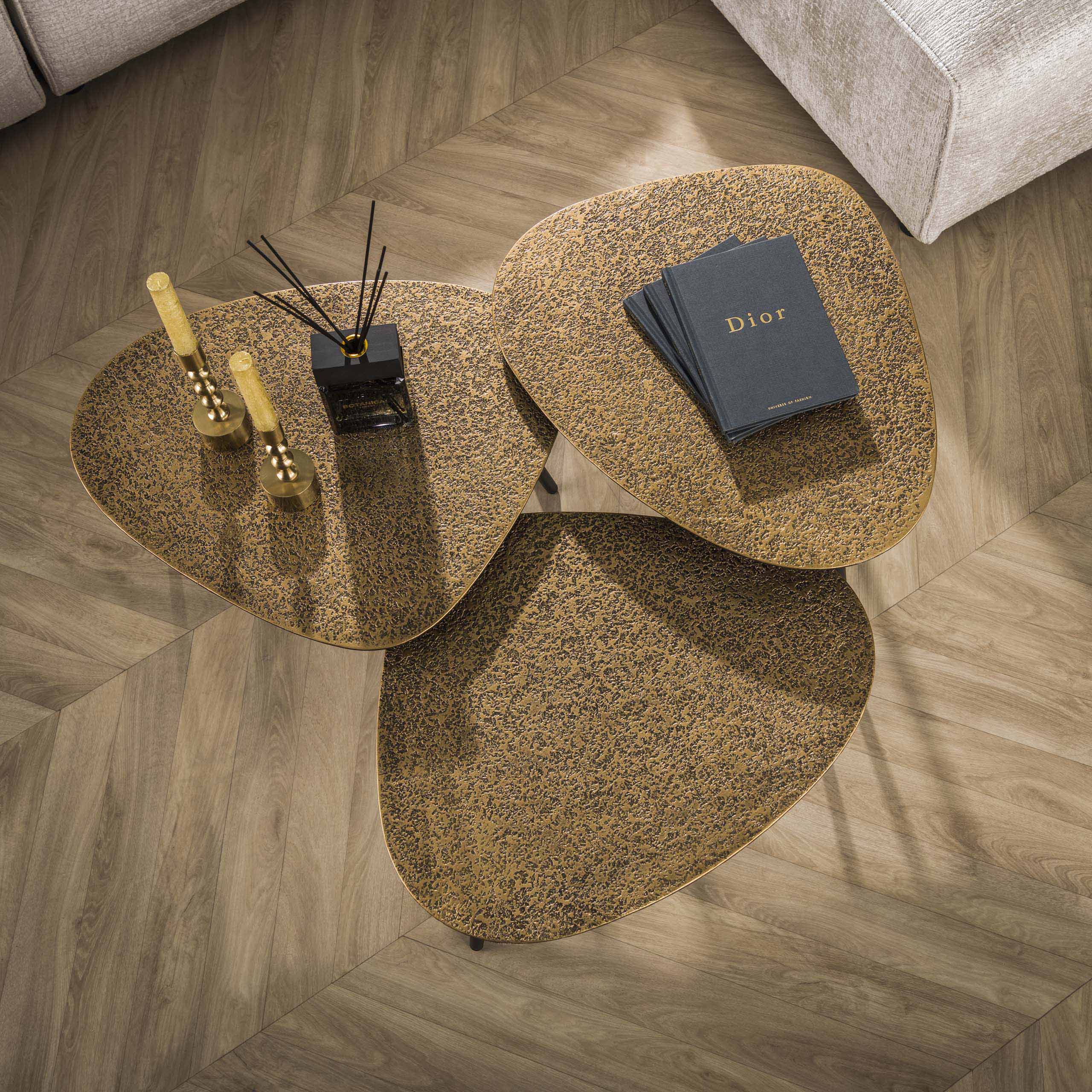Metrona antiek brons metallic driehoekige salontafel - set van 3
