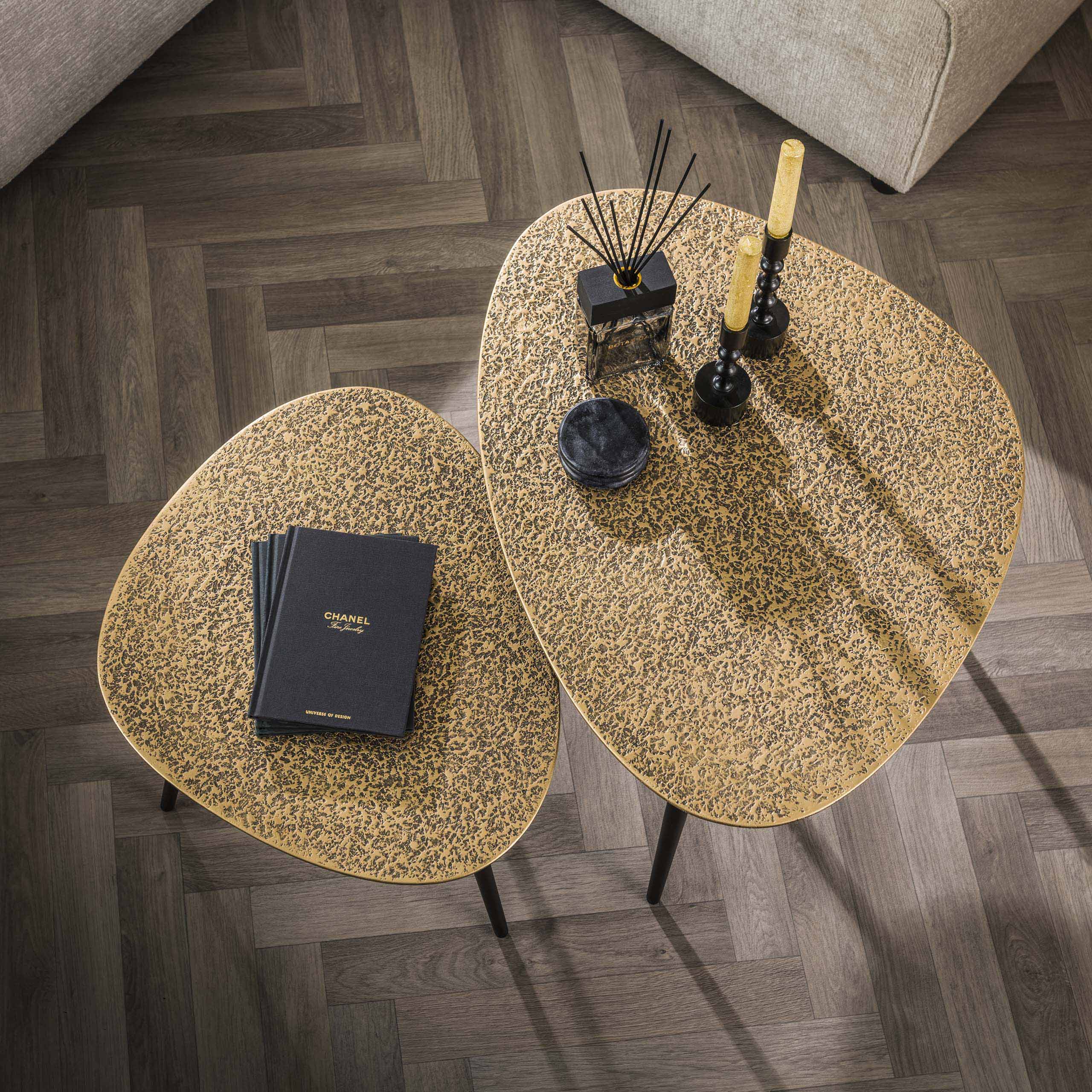 Metrona antiek brons metallic driehoekige salontafel - set van 2