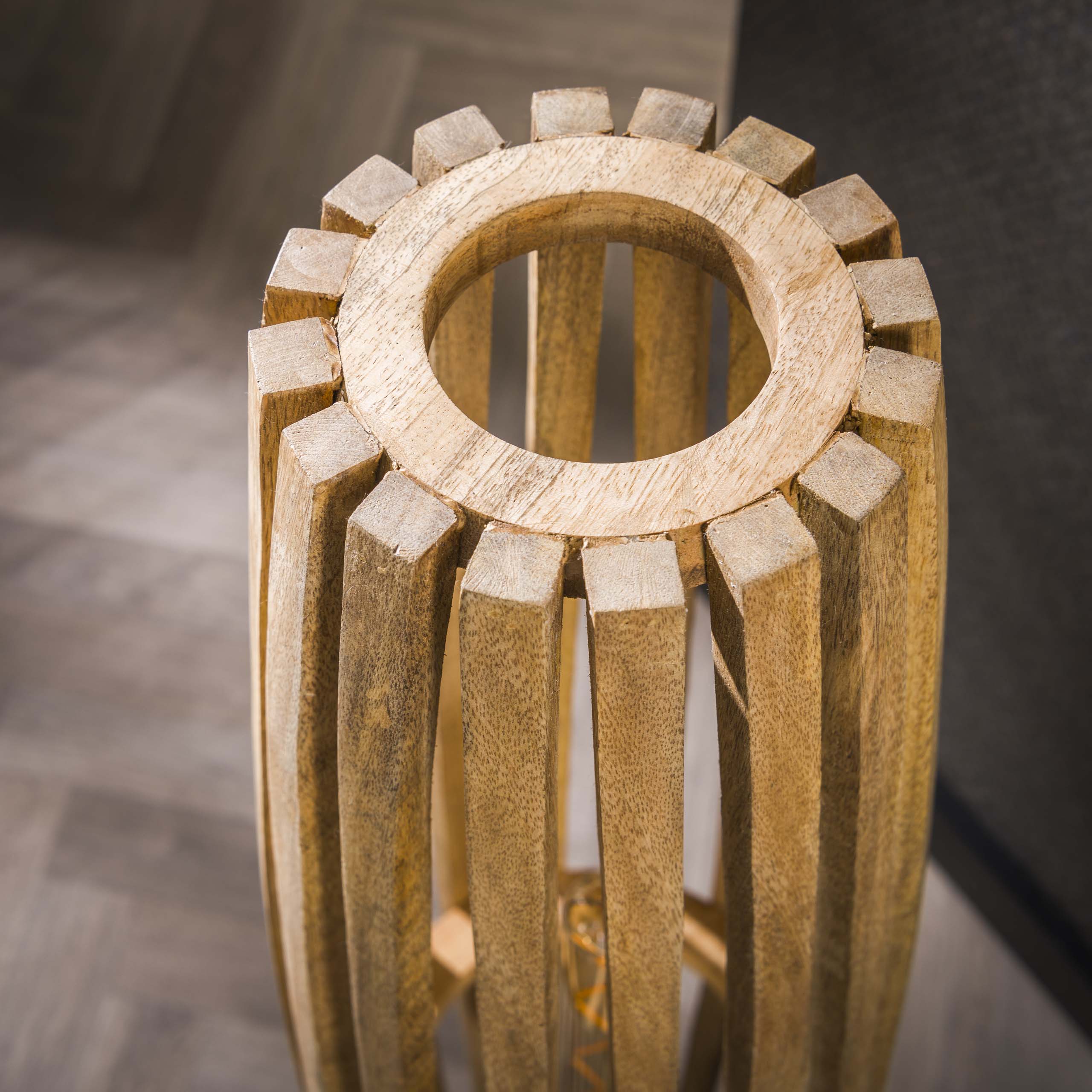 Orbira 1-lichts – vloerlamp van massief mangohout