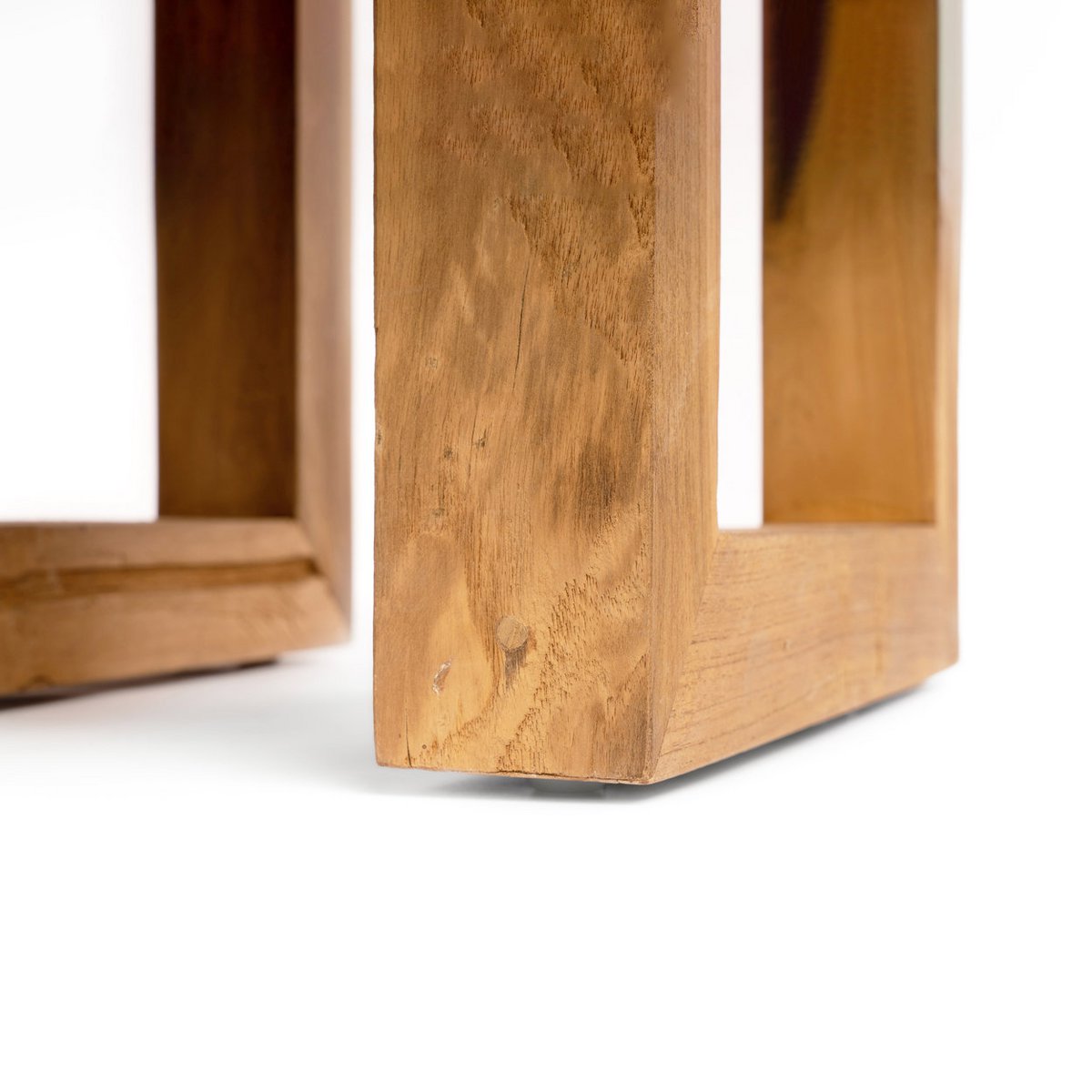 Handgemaakte bijzettafel van gerecycled teakhout - Tijdloos ambachtelijk ontwerp