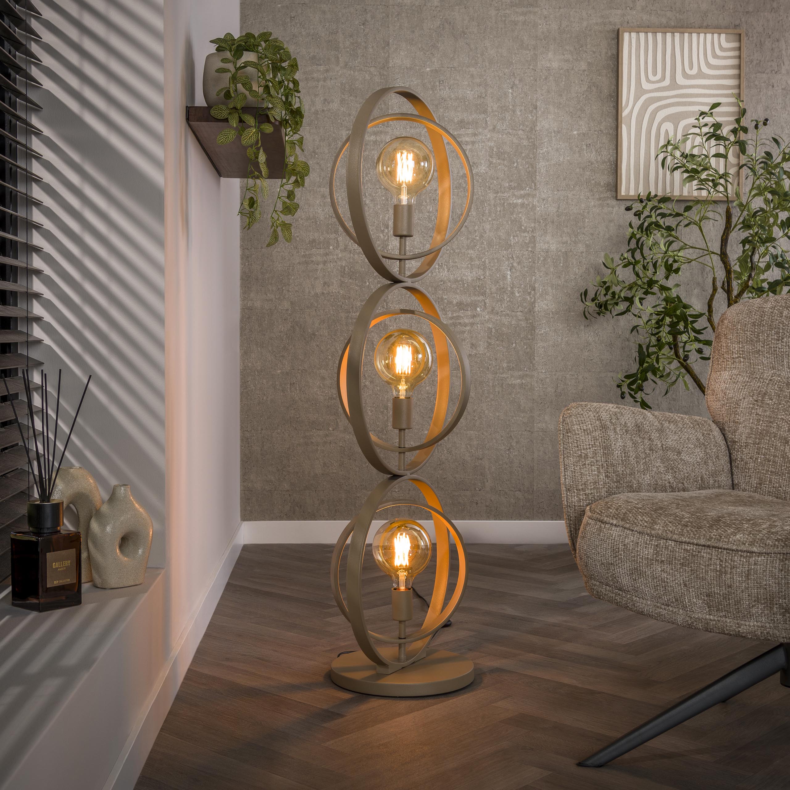 Turnara 3-lichts - beige vloerlamp