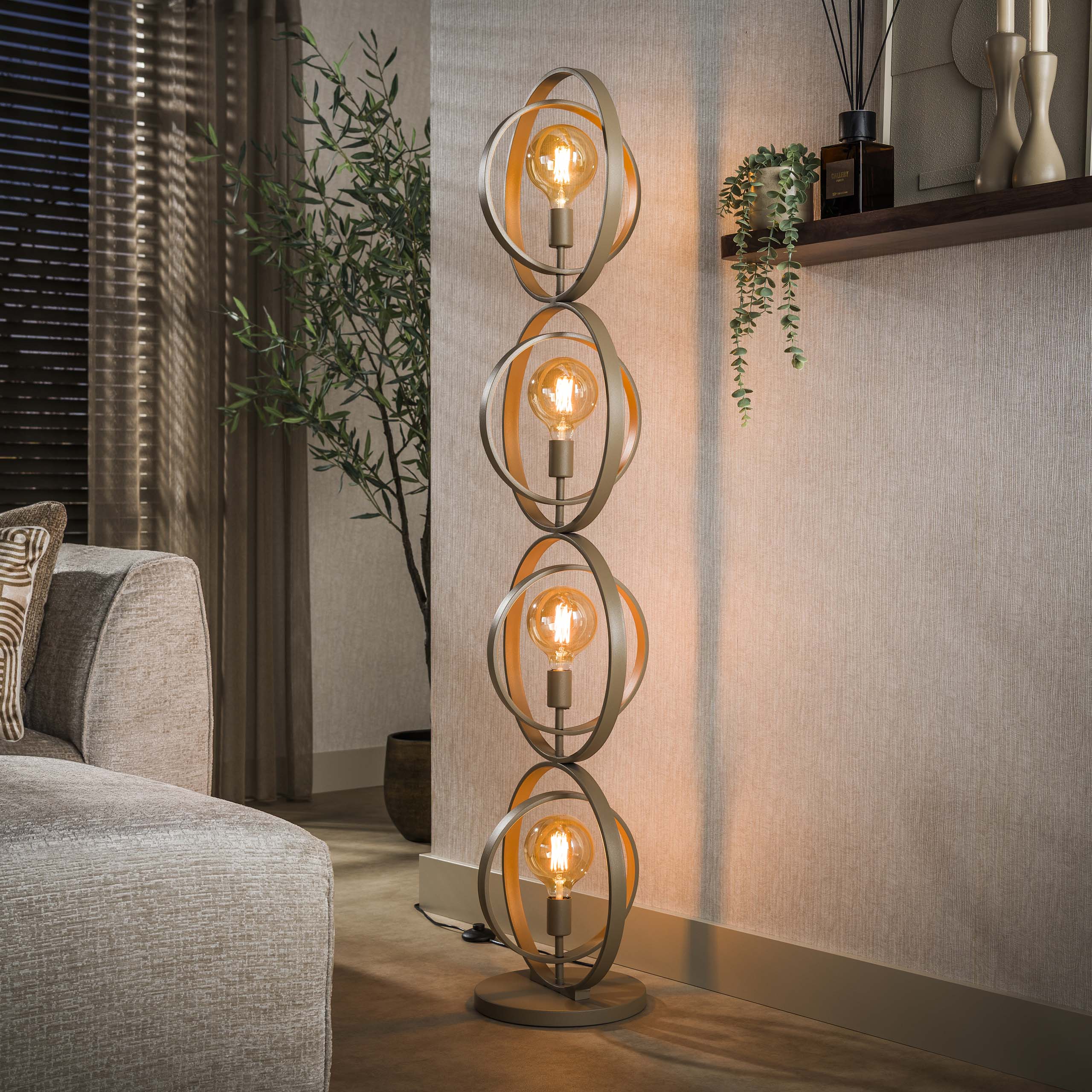 Turnara 4-lichts - beige vloerlamp