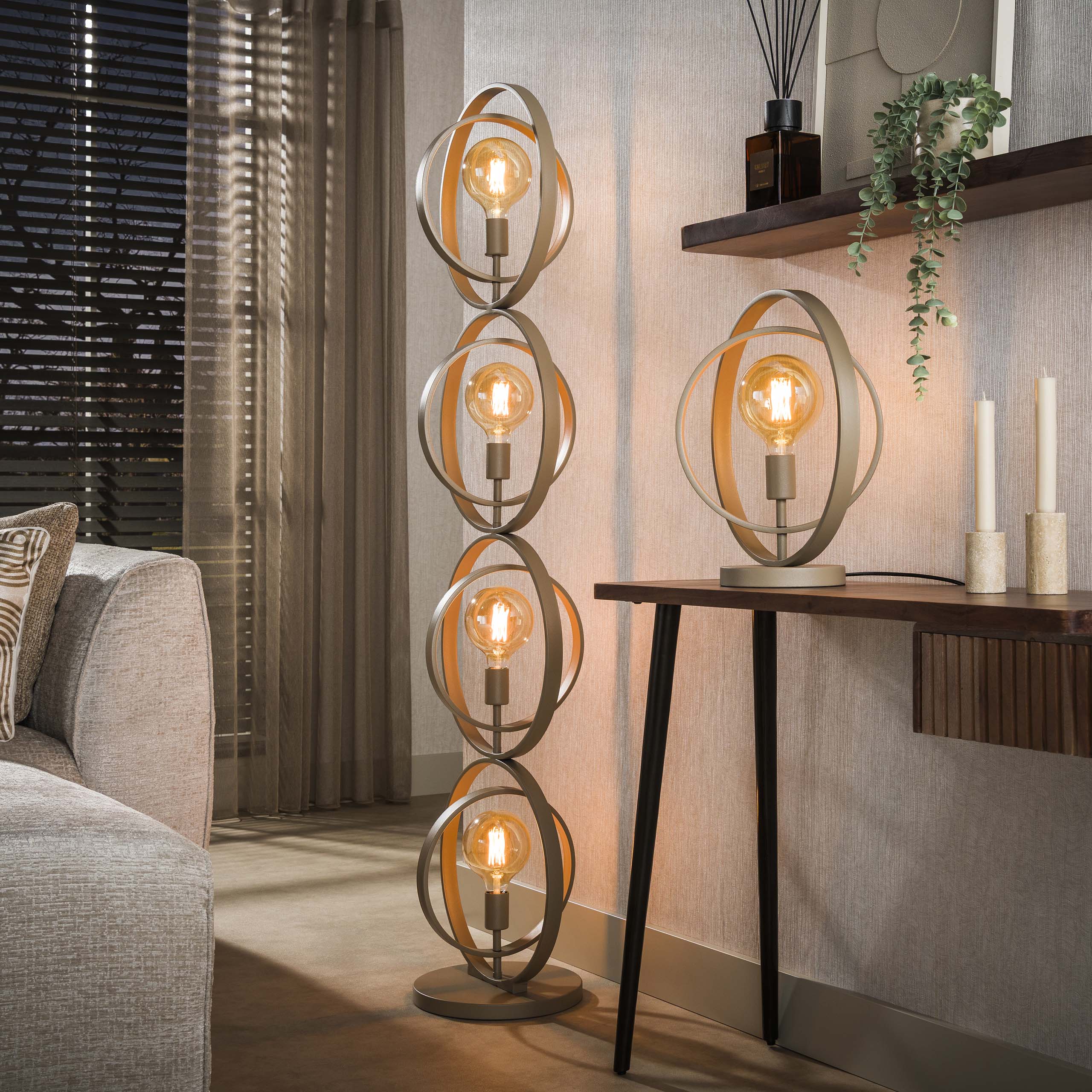 Turnara 4-lichts - beige vloerlamp