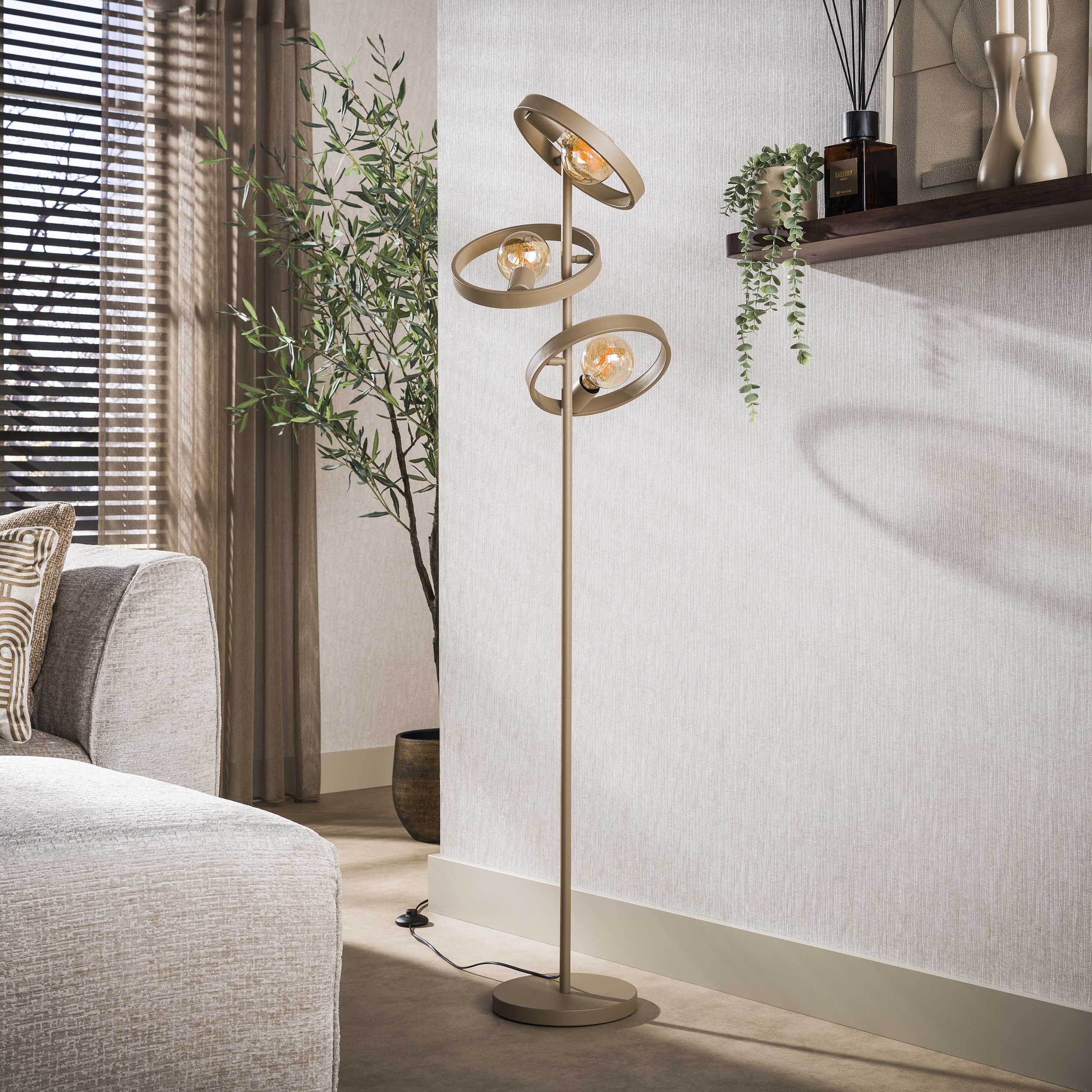 Hovera 3-lichts - beige vloerlamp