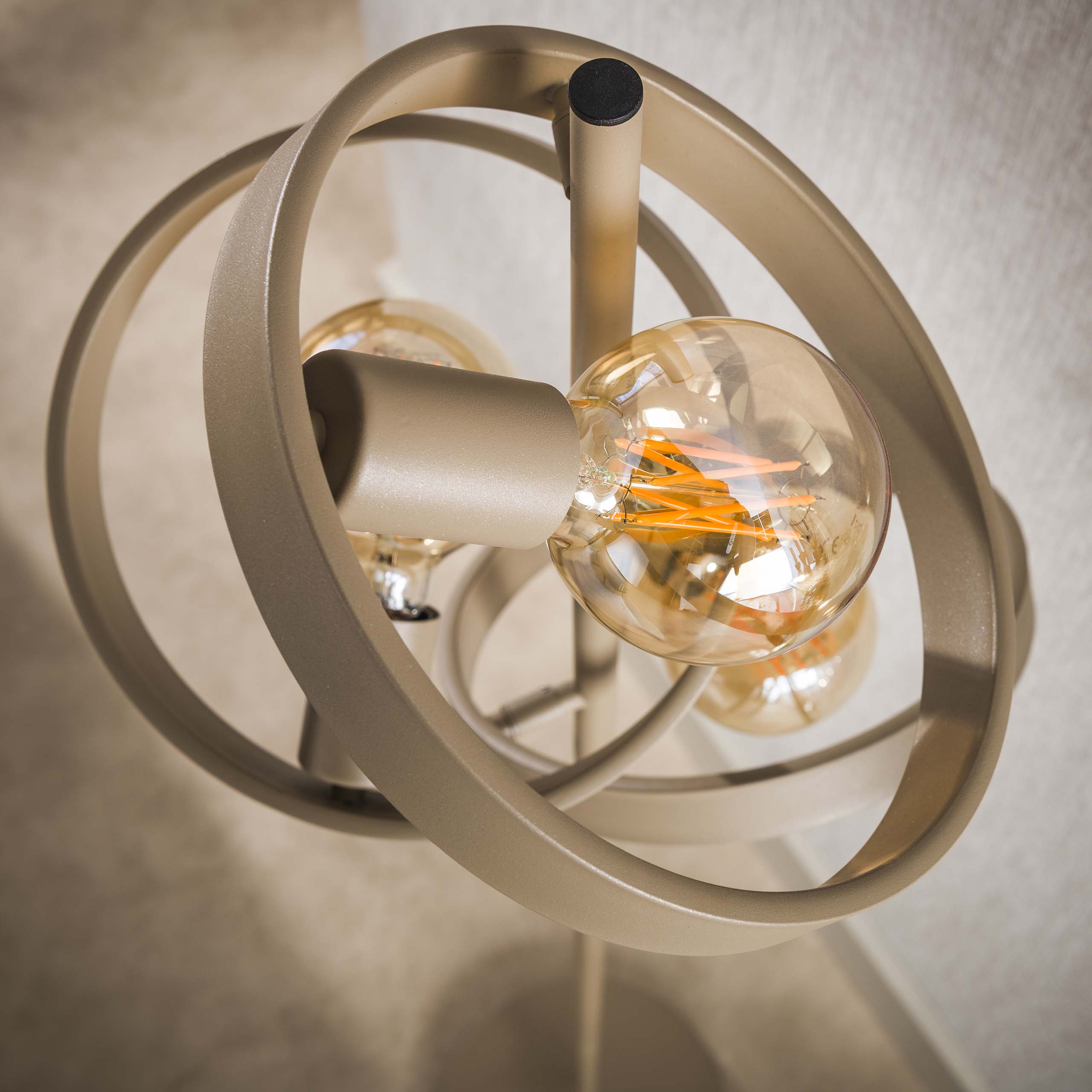 Hovera 3-lichts - beige vloerlamp