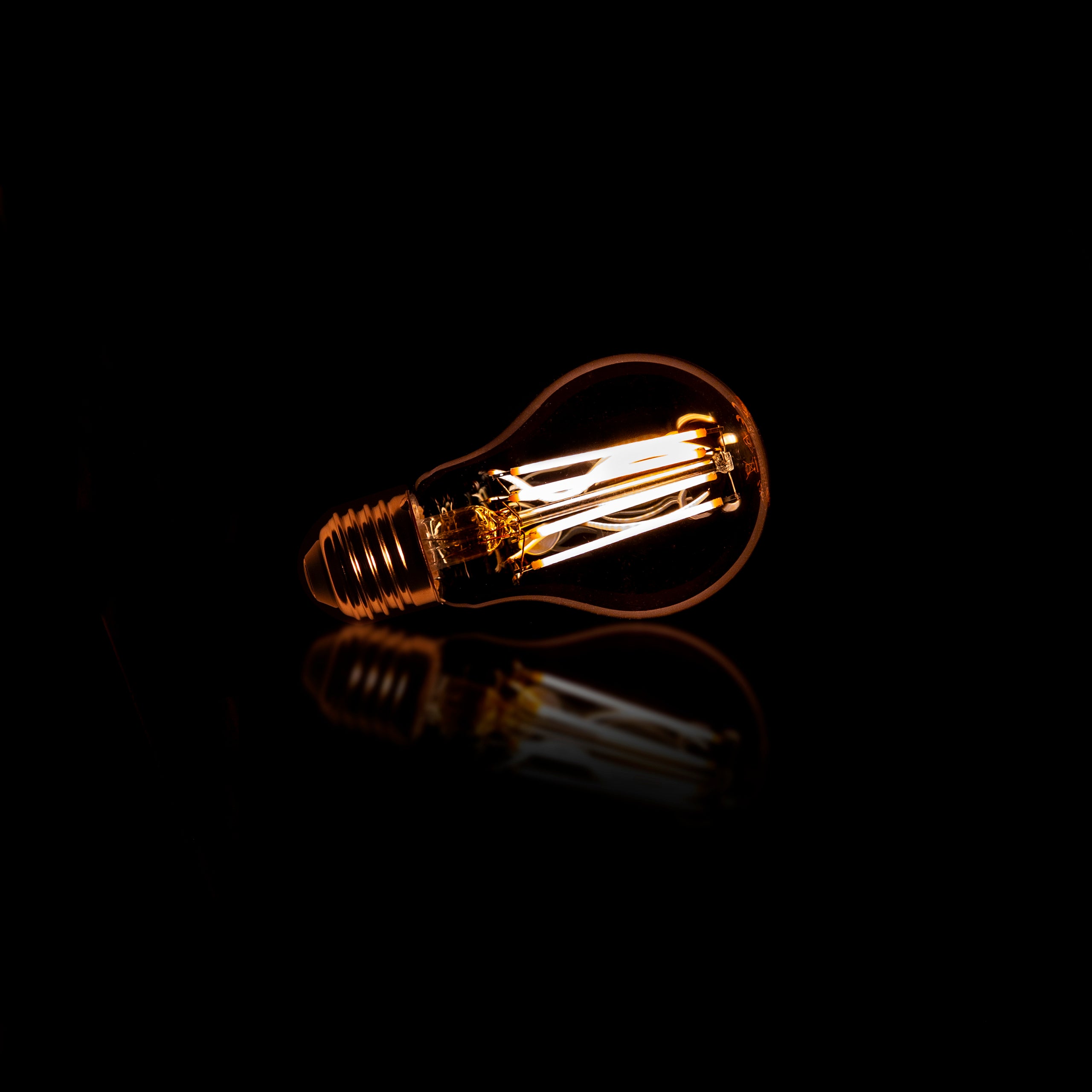 Fannur lichtbol LED [A60] filament peer / amber glas