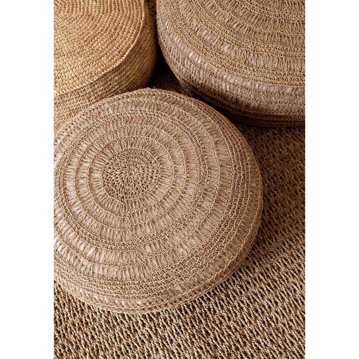 Flores raffia poef